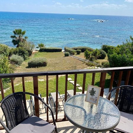 Amazing Front Line Villa In Coral Bay Pegeia Exterior foto