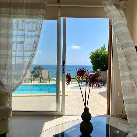 Amazing Front Line Villa In Coral Bay Pegeia Exterior foto