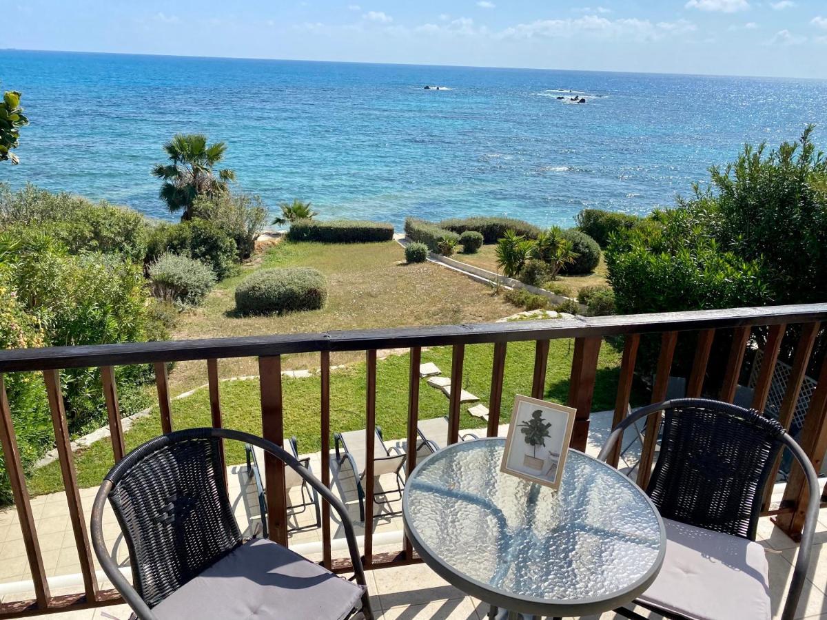 Amazing Front Line Villa In Coral Bay Pegeia Exterior foto