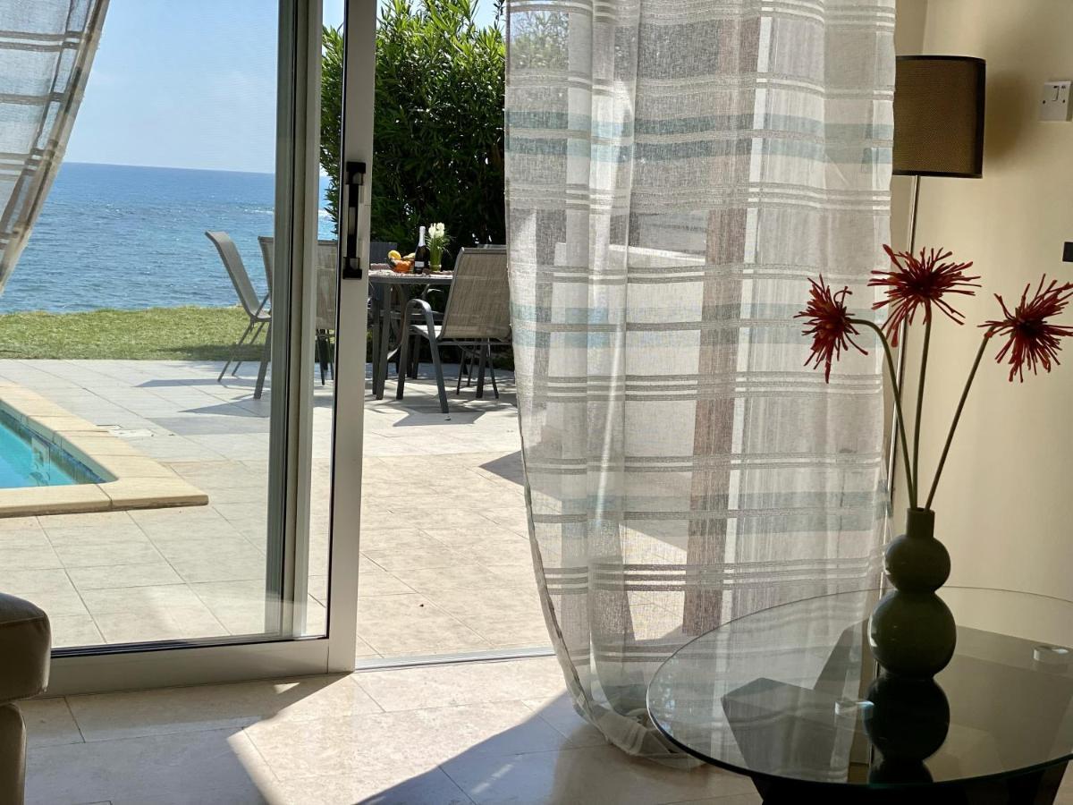 Amazing Front Line Villa In Coral Bay Pegeia Exterior foto