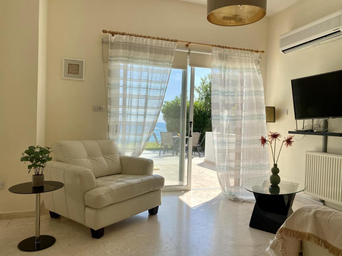 Amazing Front Line Villa In Coral Bay Pegeia Exterior foto