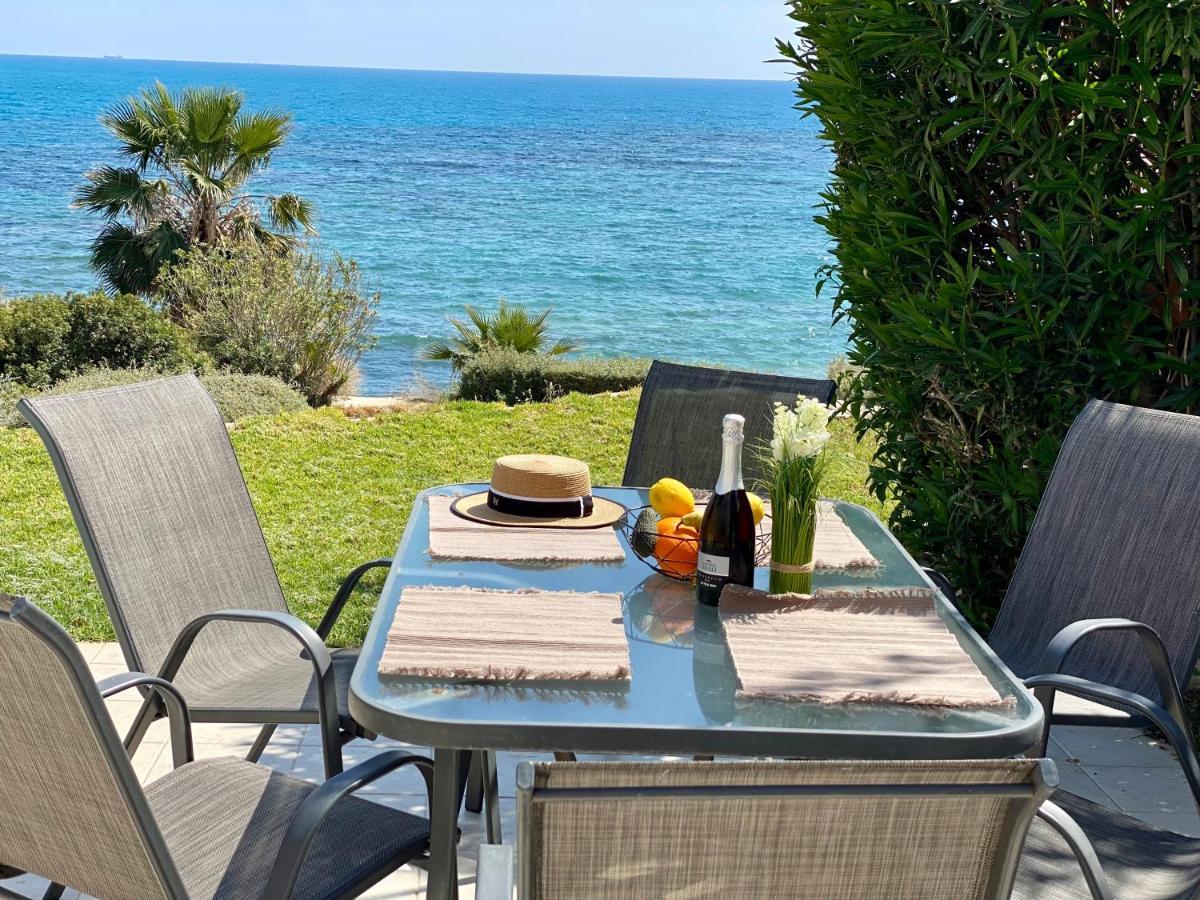 Amazing Front Line Villa In Coral Bay Pegeia Exterior foto