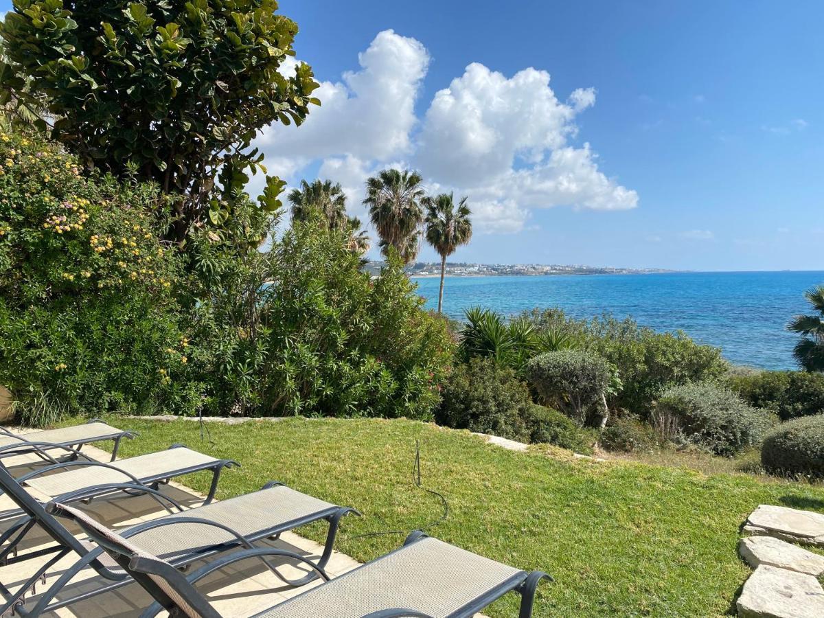 Amazing Front Line Villa In Coral Bay Pegeia Exterior foto