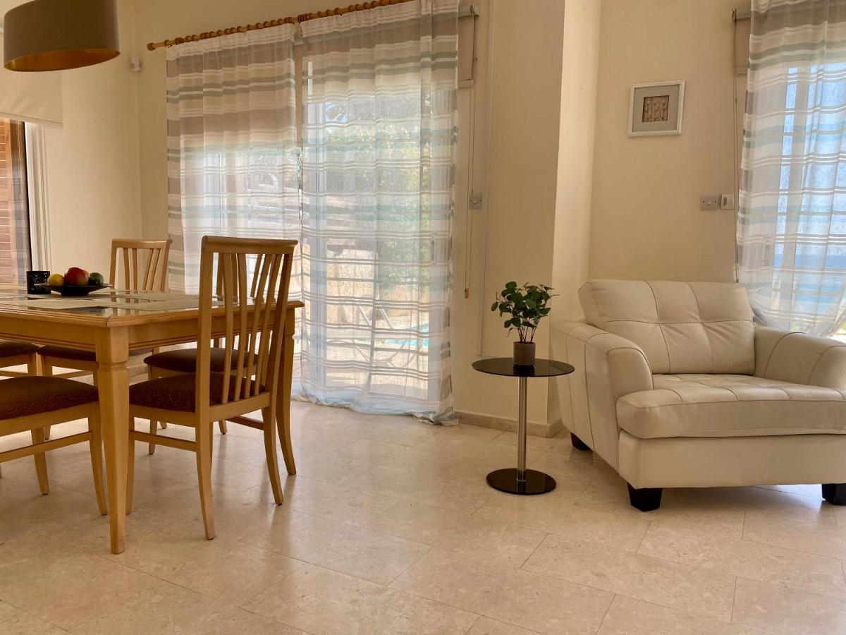 Amazing Front Line Villa In Coral Bay Pegeia Exterior foto
