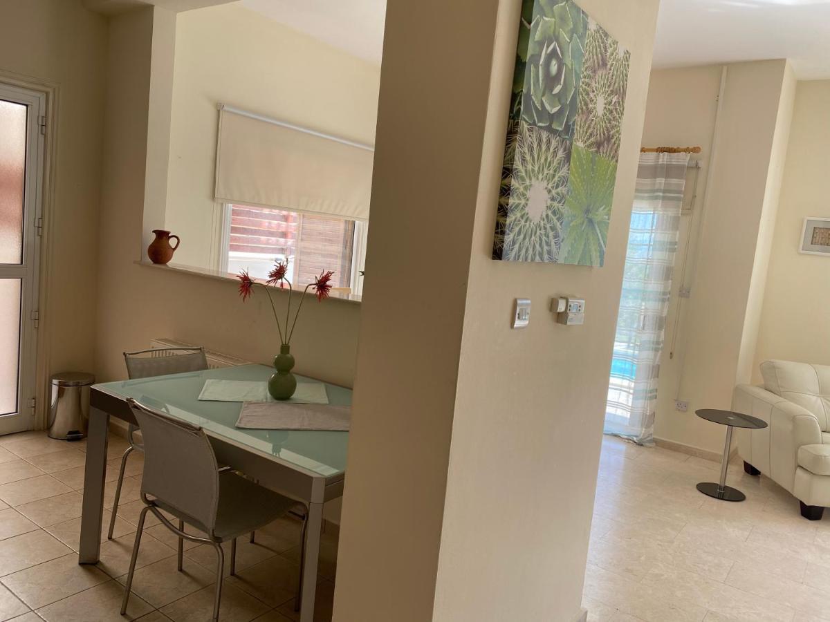 Amazing Front Line Villa In Coral Bay Pegeia Exterior foto